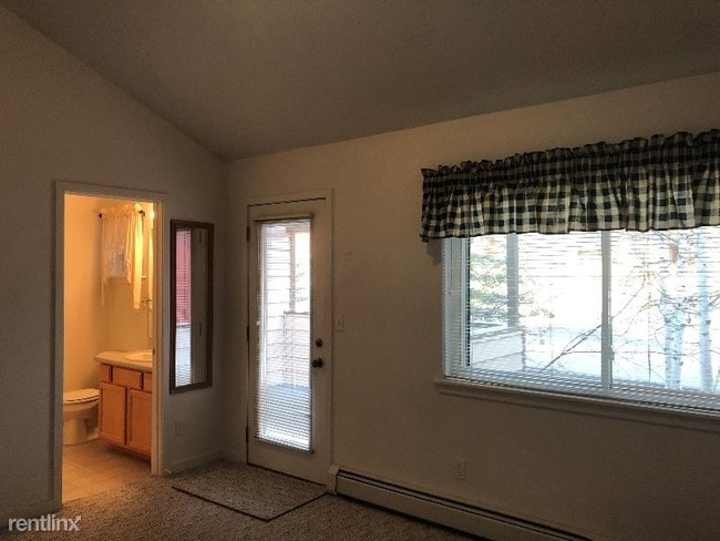 Building Photo - 3 br, 2.5 bath Townhome - 3462 Sunburst Ct