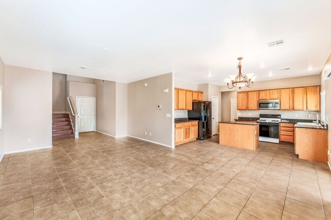 Foto del edificio - Stylish Two-Story Home with Loft and Dual Balconies in a Bright, Open Layout!