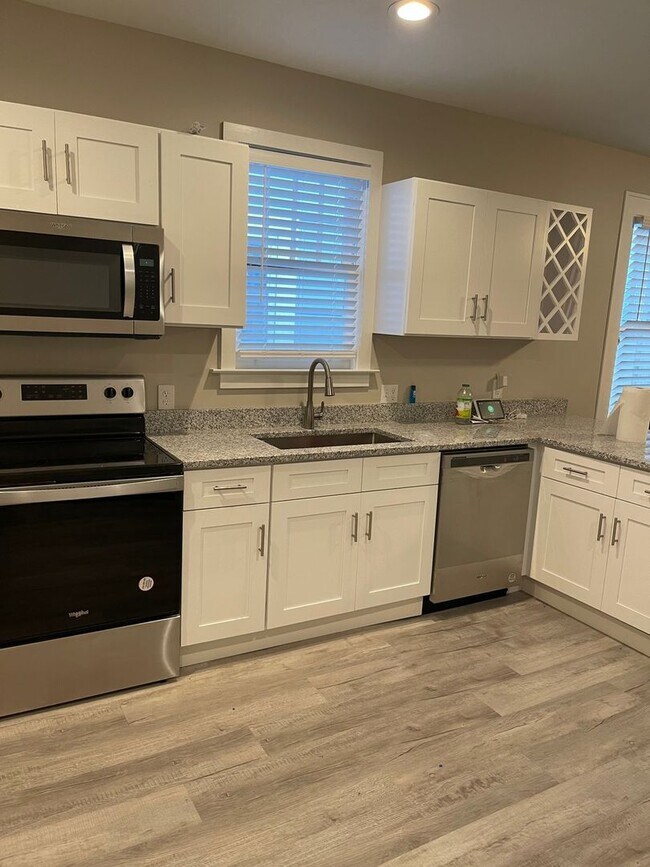 Building Photo - Charming 3BR House in Savannah