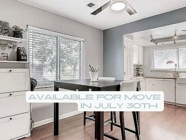 Building Photo - Beautifully updated, centrally located Tow...