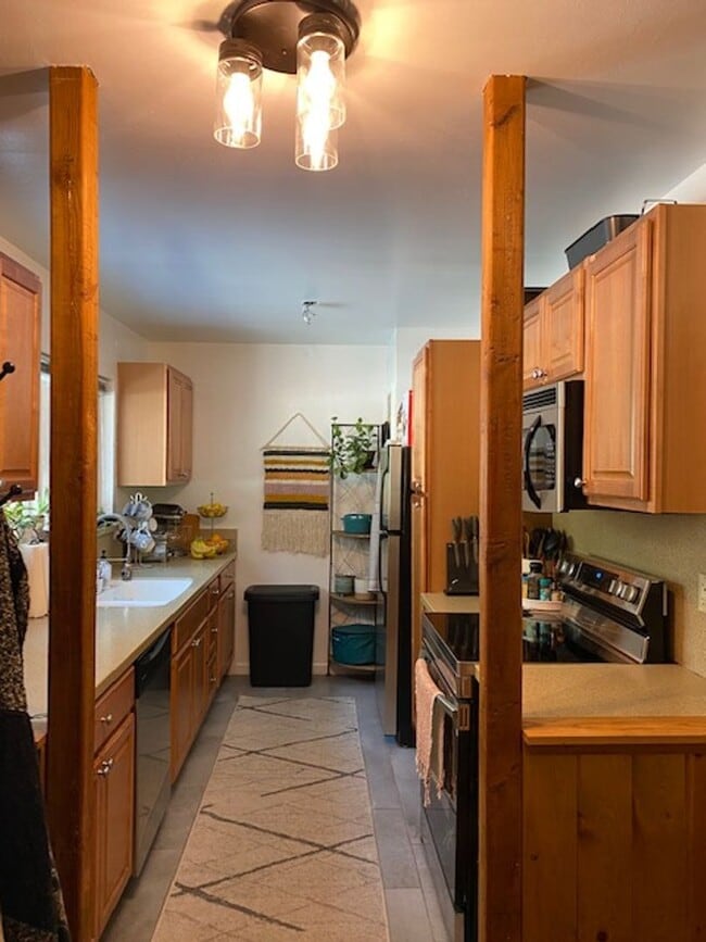Foto del edificio - Lovely 3 Bedroom Home with Upgrades Throug...