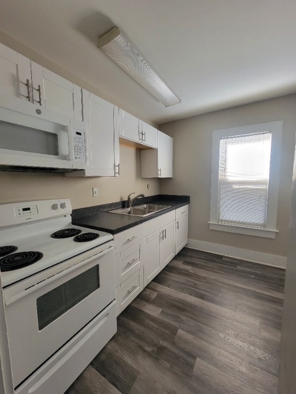 Building Photo - 1049 Dreher Ave