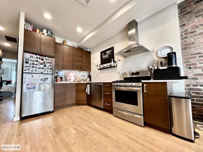 Foto del edificio - 2 bedroom in BROOKLYN NY 11222