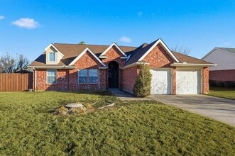 Building Photo - 1018 Karen St