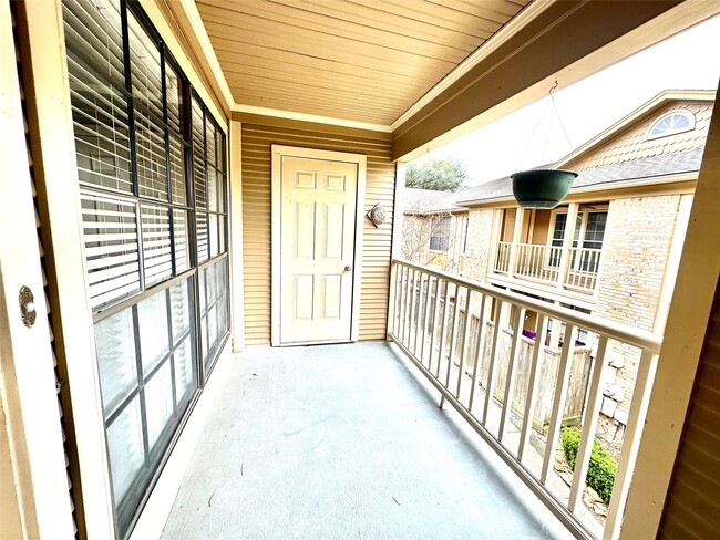 Building Photo - 1311 Antoine Dr