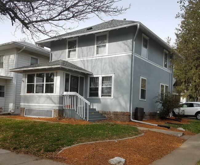 Building Photo - 530 E Davenport St