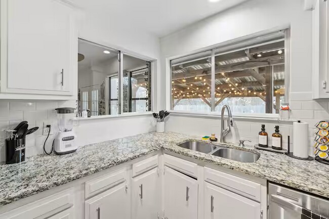 Foto del edificio - Meadowheath Drive