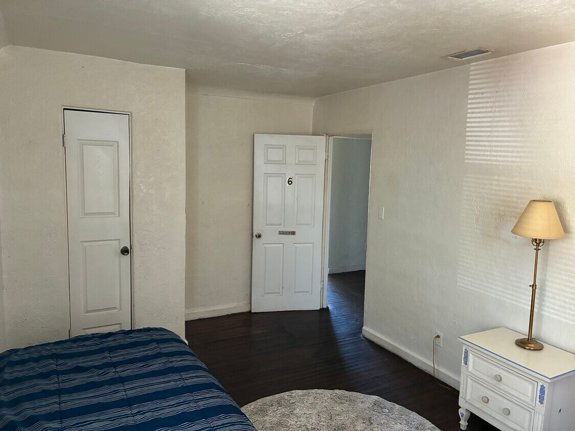 Foto del edificio - 2504 Booker Ave