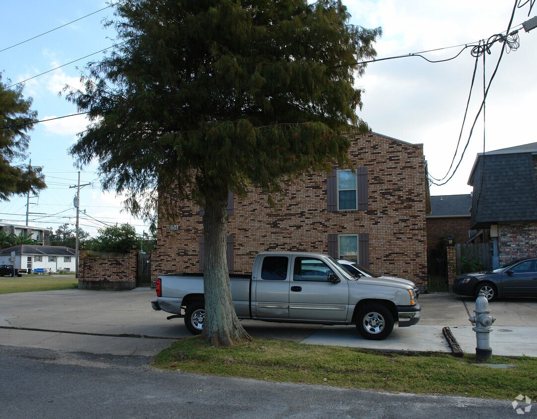 Building Photo - 204 Geneva St