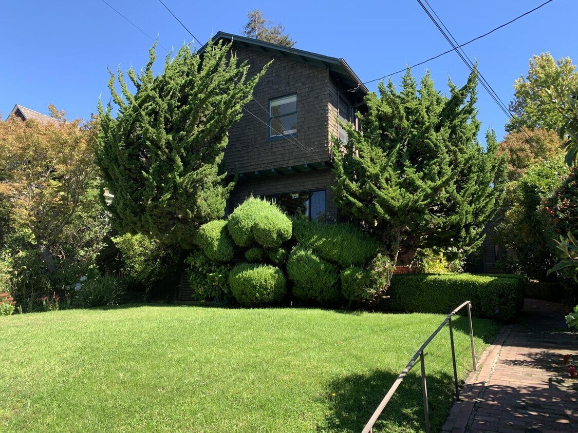 Foto principal - 2629 Piedmont Ave