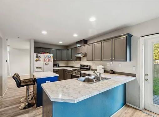 Building Photo - 1340 NW Redwing Dr