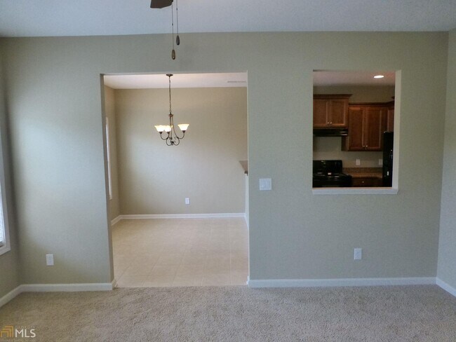 Building Photo - 607 Summit Pt