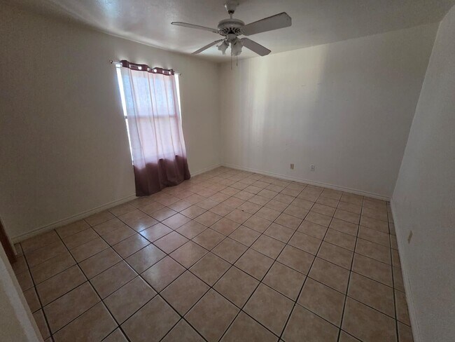 Foto del edificio - 2704 E Kearney St