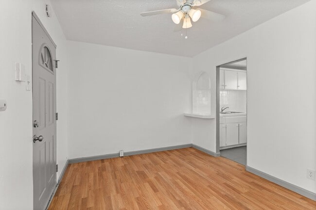 Building Photo - 2652 E 15th St