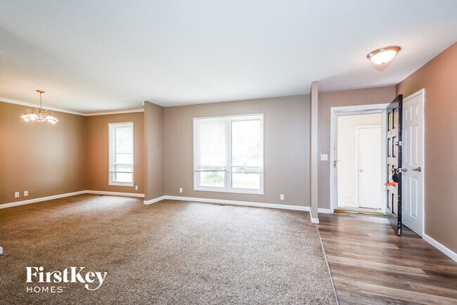Building Photo - 3440 Greenway Chase Dr