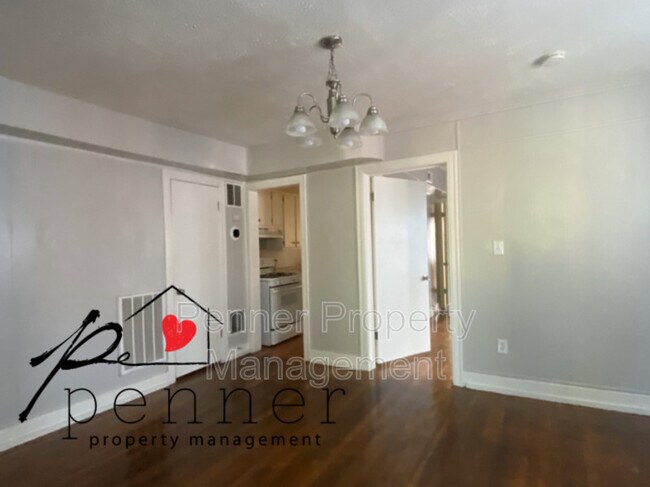 Foto del edificio - 4011-1S Charlotte St