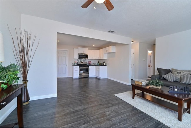 Building Photo - Modern 3 Bedroom 2 Bath Home, San Diego (92114)