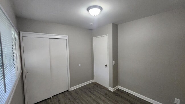 Foto del edificio - Spacious 3-Bedroom Ranch on Oversized Lot Near Manchester & 141 with Finished Basement
