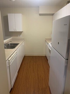Photo du bâtiment - 8328-8392 92 Ave