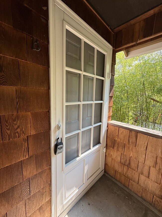Building Photo - 8721 Shadow Wood Dr