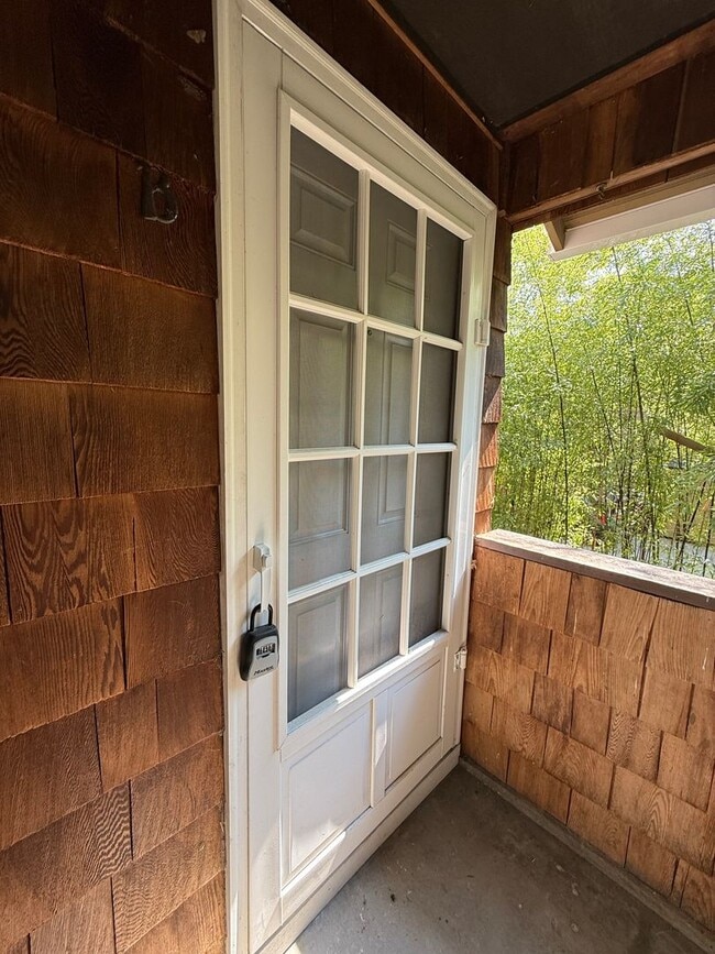 Building Photo - 8721 Shadow Wood Dr