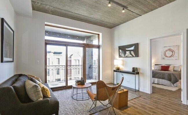 Building Photo - 2933 N Halsted St