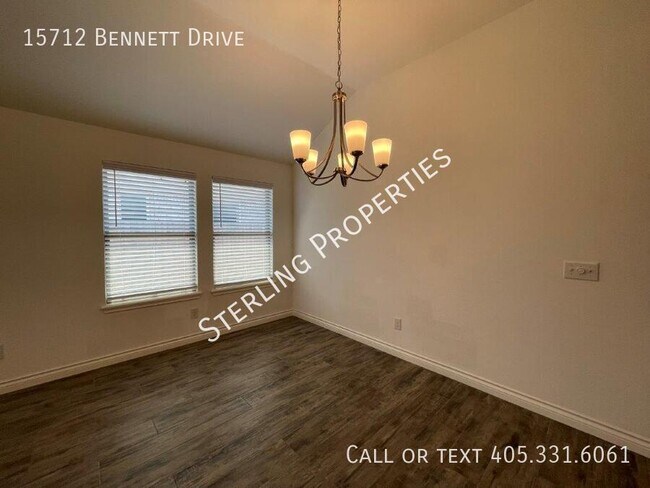 Foto del edificio - 15712 Bennett Dr