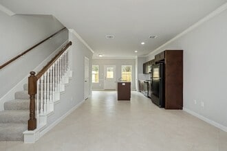 Building Photo - 1043 Marcolin