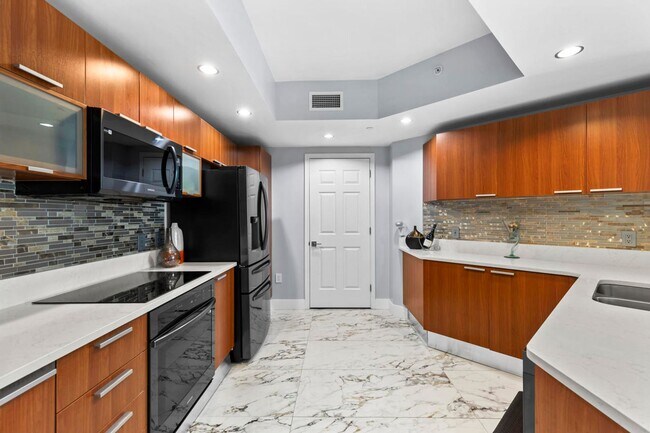 Photo - 2/2 in Marina Grande Apartment