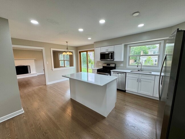 Building Photo - 1527 Windsor Ct