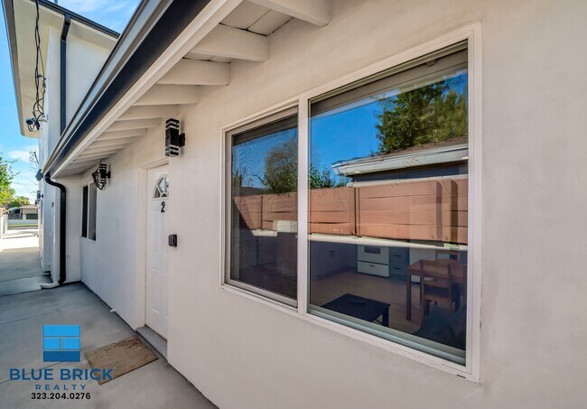 Foto del edificio - 5843 Vanalden Ave