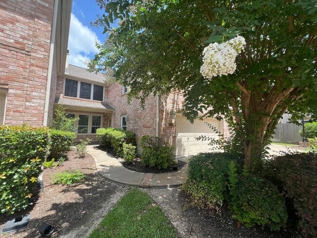 Building Photo - 1155 Enclave Square E