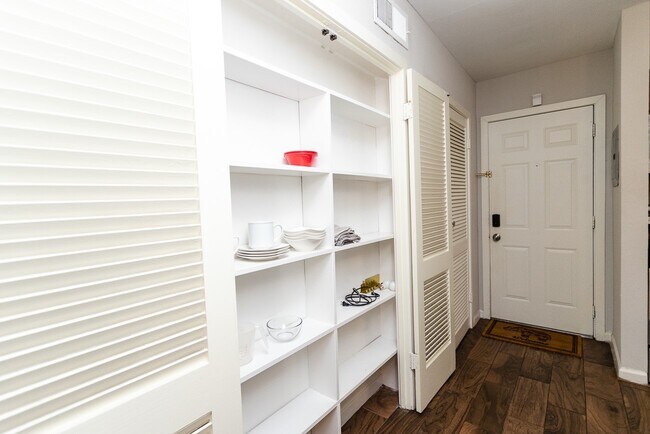 Foto del edificio - 3300 Yorktown St