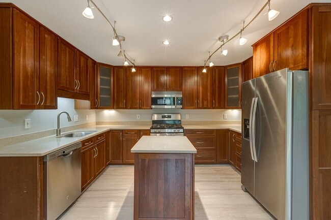 Foto del edificio - 3303 Spring Lake Ct