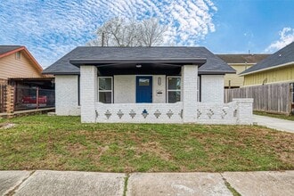 Building Photo - 4726 Pease St