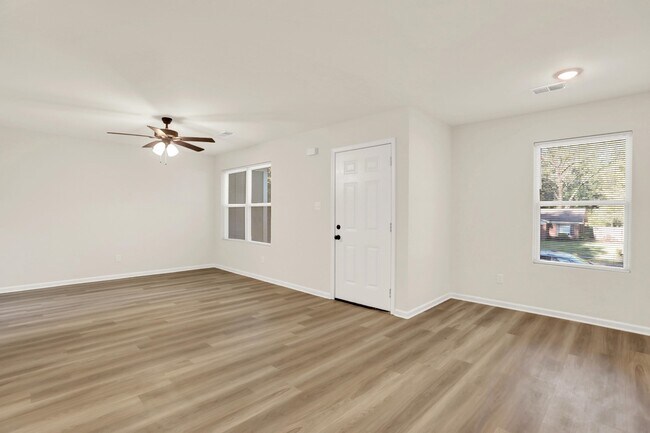 Building Photo - 4489 Beacon Hls Dr