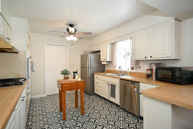 Foto del edificio - 23712 W Main St