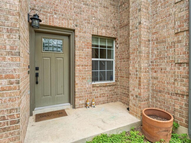 Foto del edificio - 6630 Hillside Terrace Dr