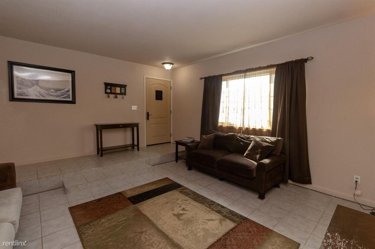 Foto del edificio - 3 br, 2 bath House - 5330 N Santa Fe Ave