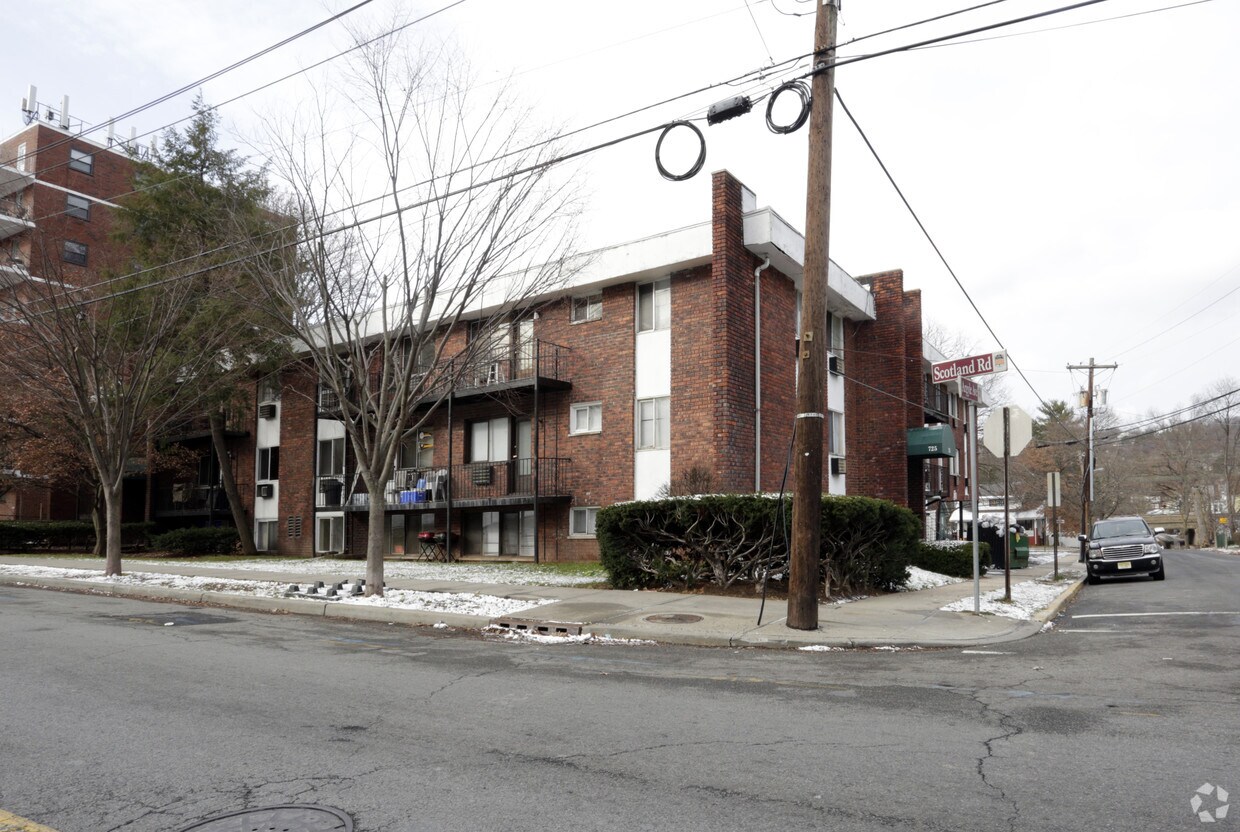 Foto principal - 725 Scotland Rd