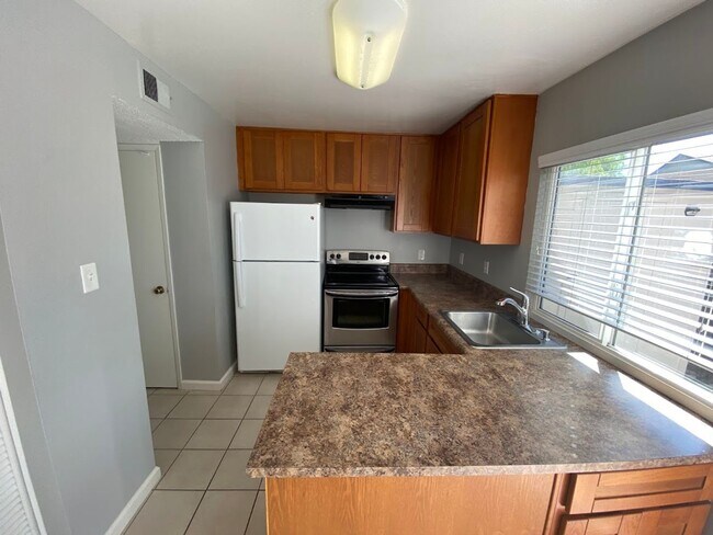 Foto del edificio - 3 Bedroom 1.5 Bath Townhome Near River Access