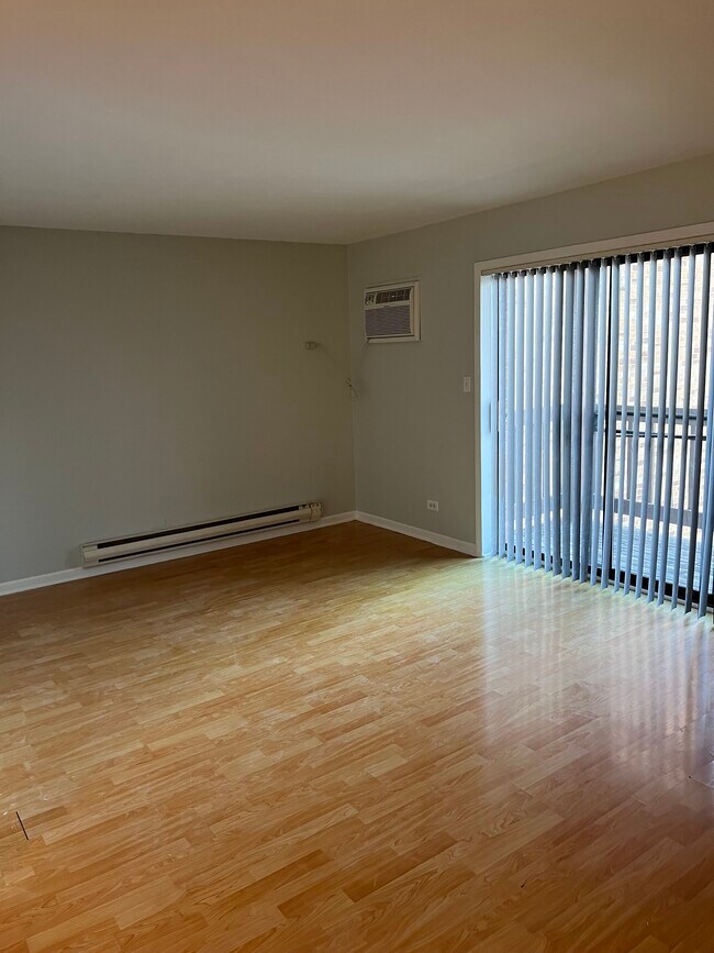 Foto del edificio - 1344 N Geneva Dr