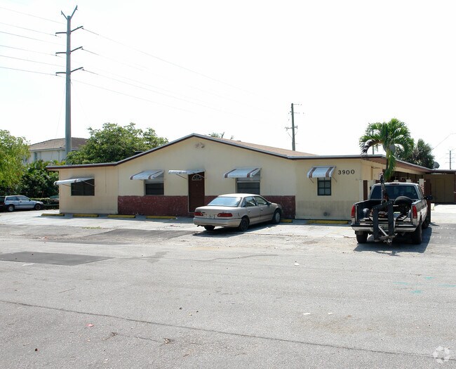 Foto del edificio - 3900-3910 SW 51st St