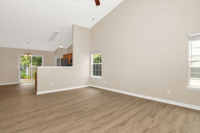 Building Photo - 5 Ashwood Cir
