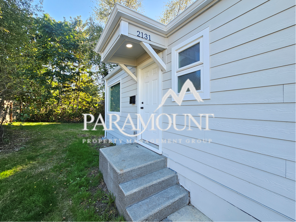 Primary Photo - Newly Remodeled 1 Bedroom in a Great Locat...