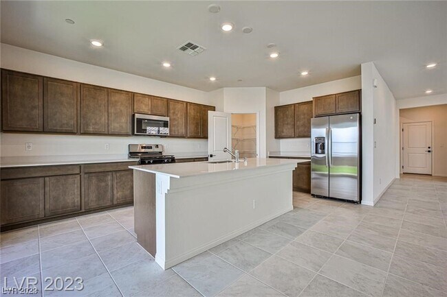 Building Photo - 5584 Hill Spire St