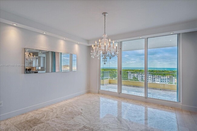 Foto del edificio - 789 Crandon Blvd