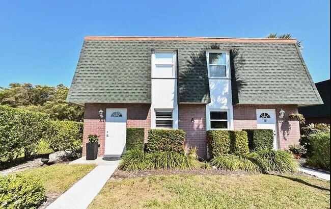 Building Photo - 600 Valley Stream Dr