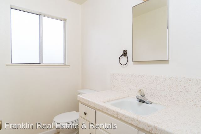 Foto del edificio - 1250 Hillcrest Dr