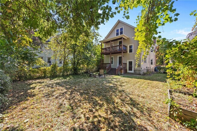 Building Photo - 15-17-17 Roosevelt St